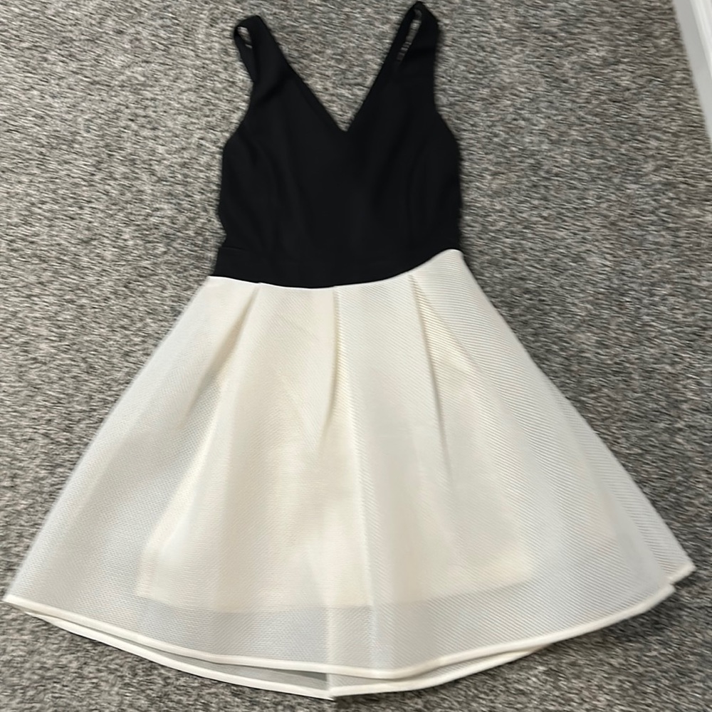 Express black and white dress size 2
